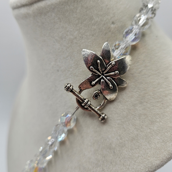 VINTAGE Crystal Clear and Green Beaded  Silver Accent Flower Clasp Necklace - Picture 4 of 10